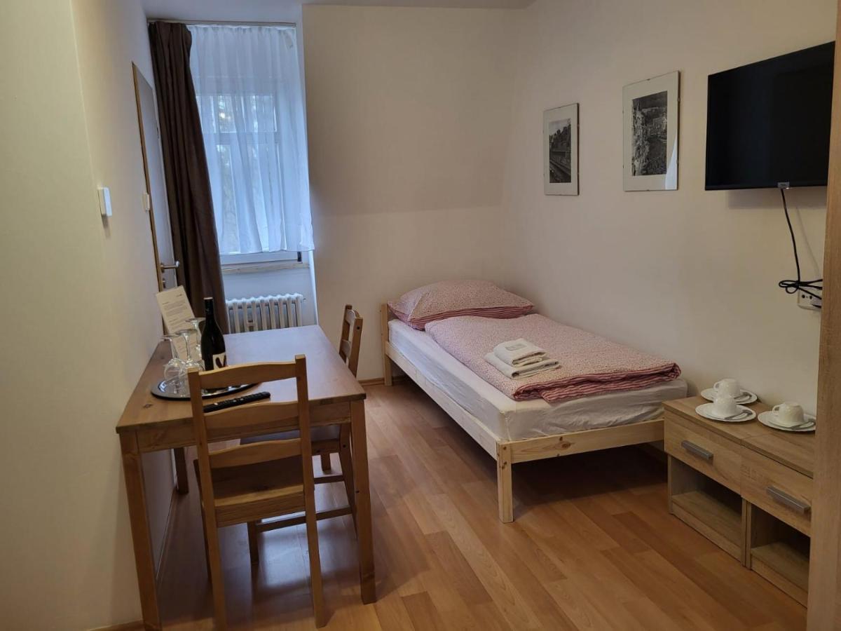 Pension Family Karlovy Vary Kültér fotó